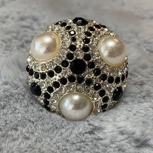 White House Black Market Ring sz 7